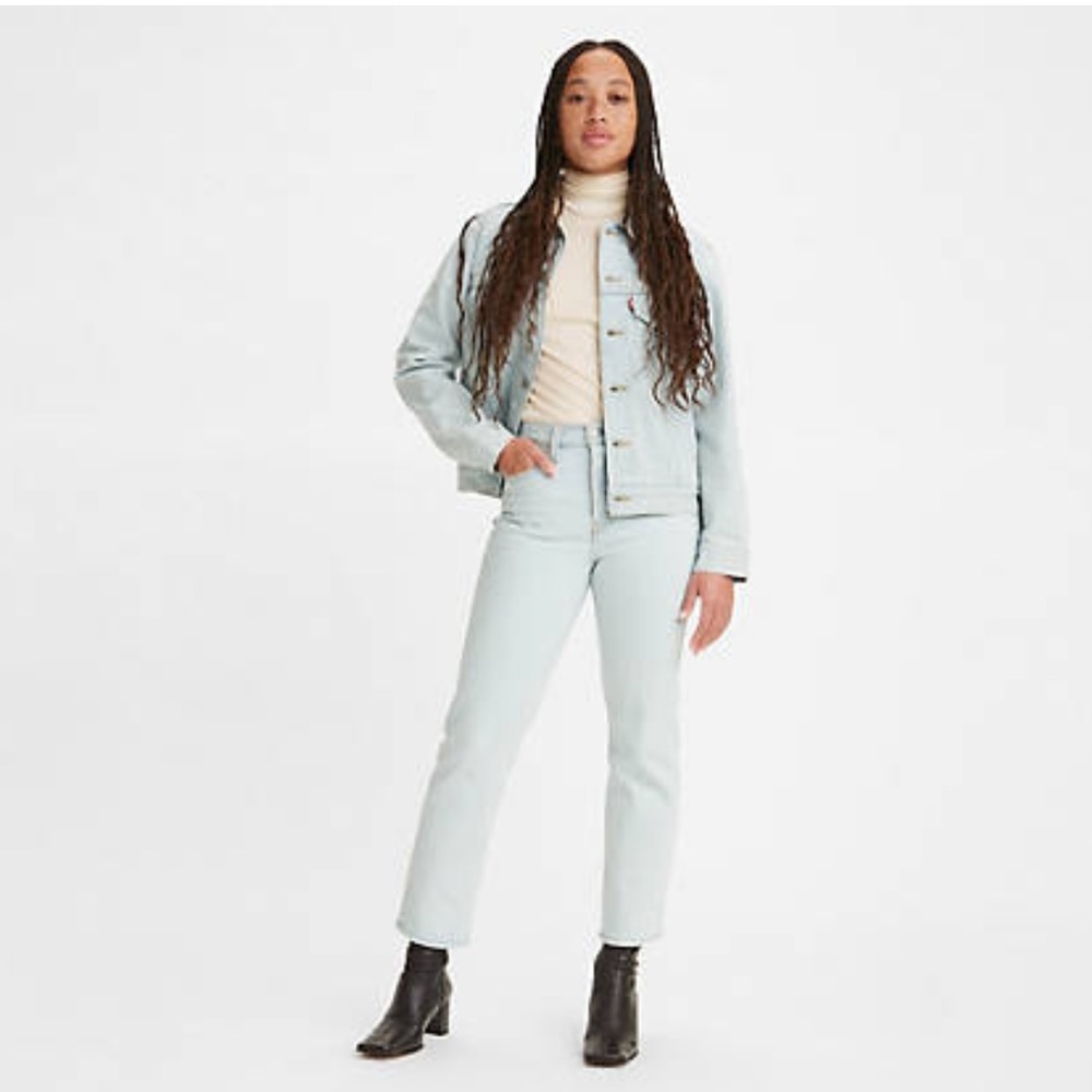 LEVI’S Wedgie Straight Fit size 29 jeans in cyan